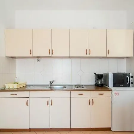 Batinic - Two Bedroom With Terrace And Sea View St Apartment